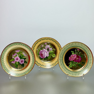 Paris – trois assiettes à décor botanique – Début du XIXe siècle