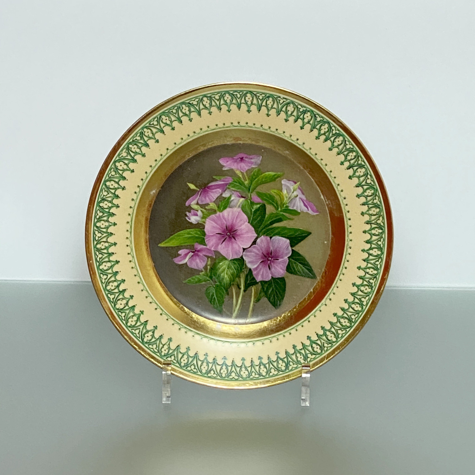 Paris – trois assiettes à décor botanique – Début du XIXe siècle