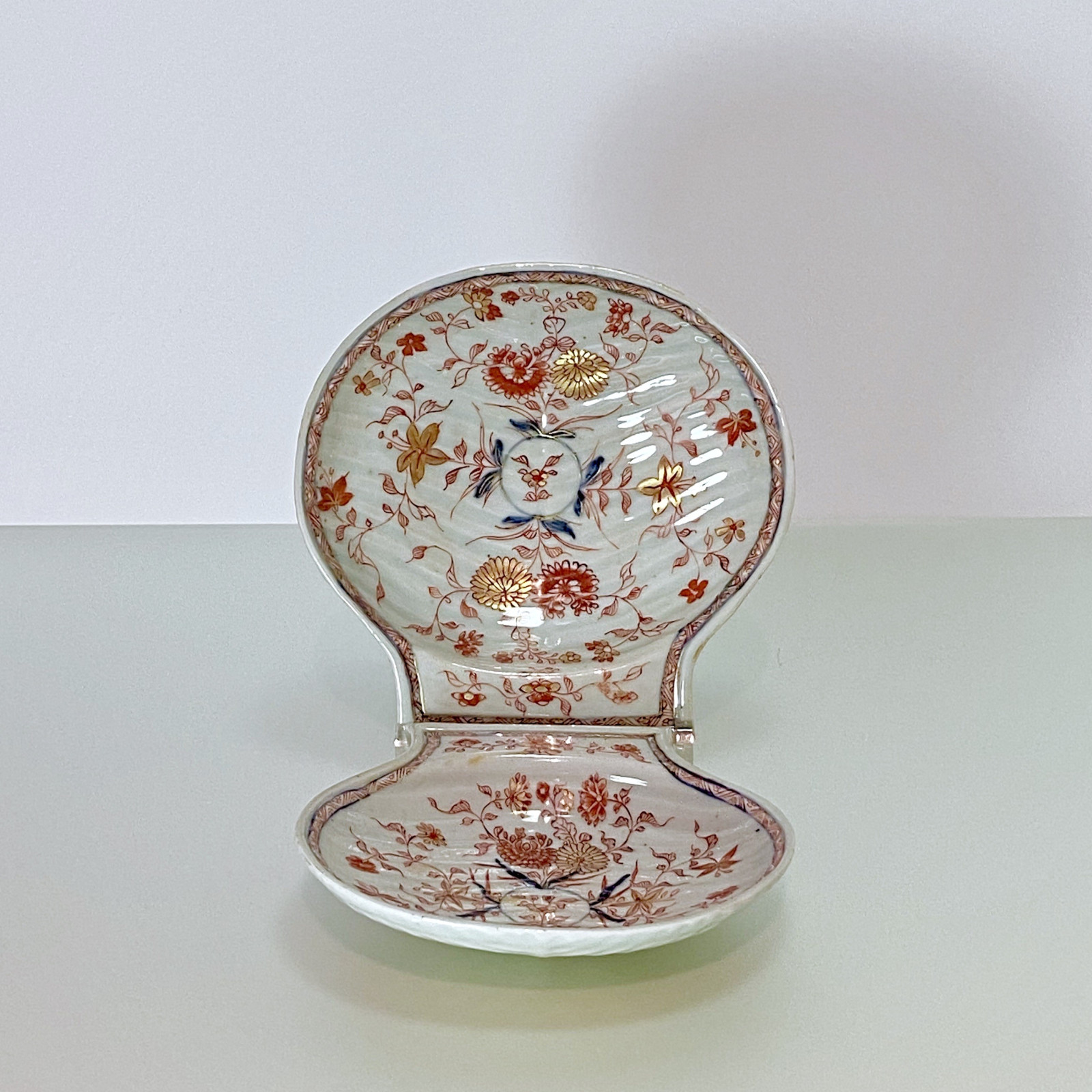 Chine - Deux coquilles à décor Imari - Époque Kangxi (1662-1722)