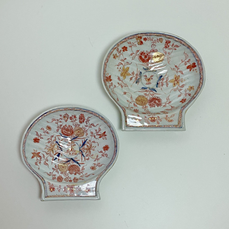 Chine - Deux coquilles à décor Imari - Époque Kangxi (1662-1722)