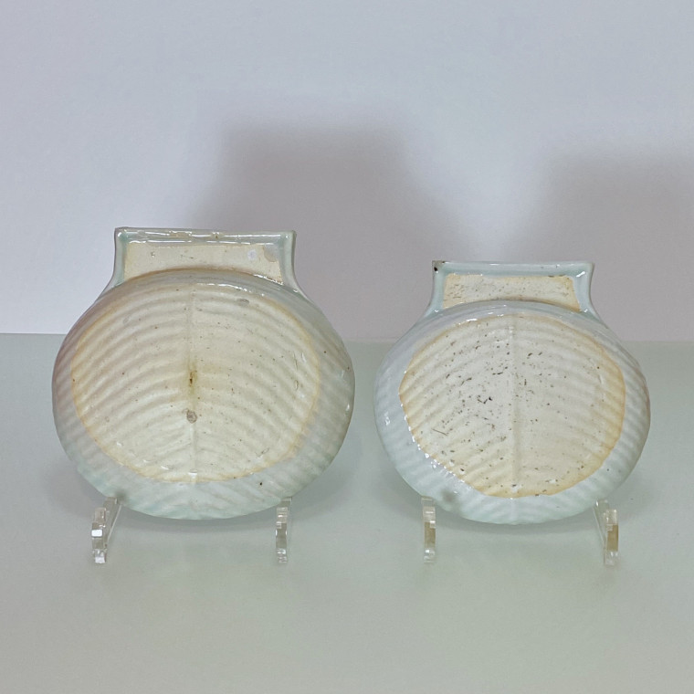 China - Two shells with Imari decoration - Kangxi period (1662-1722)
