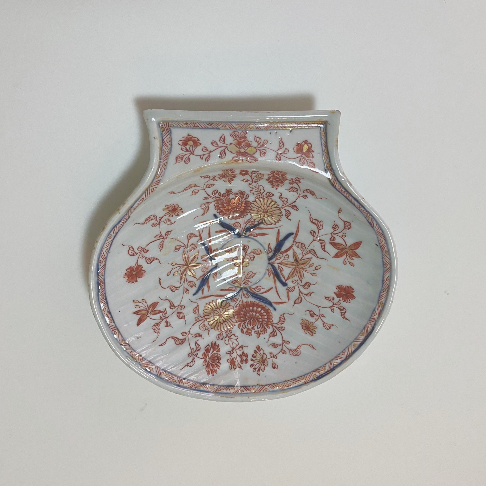 Chine - Deux coquilles à décor Imari - Époque Kangxi (1662-1722)