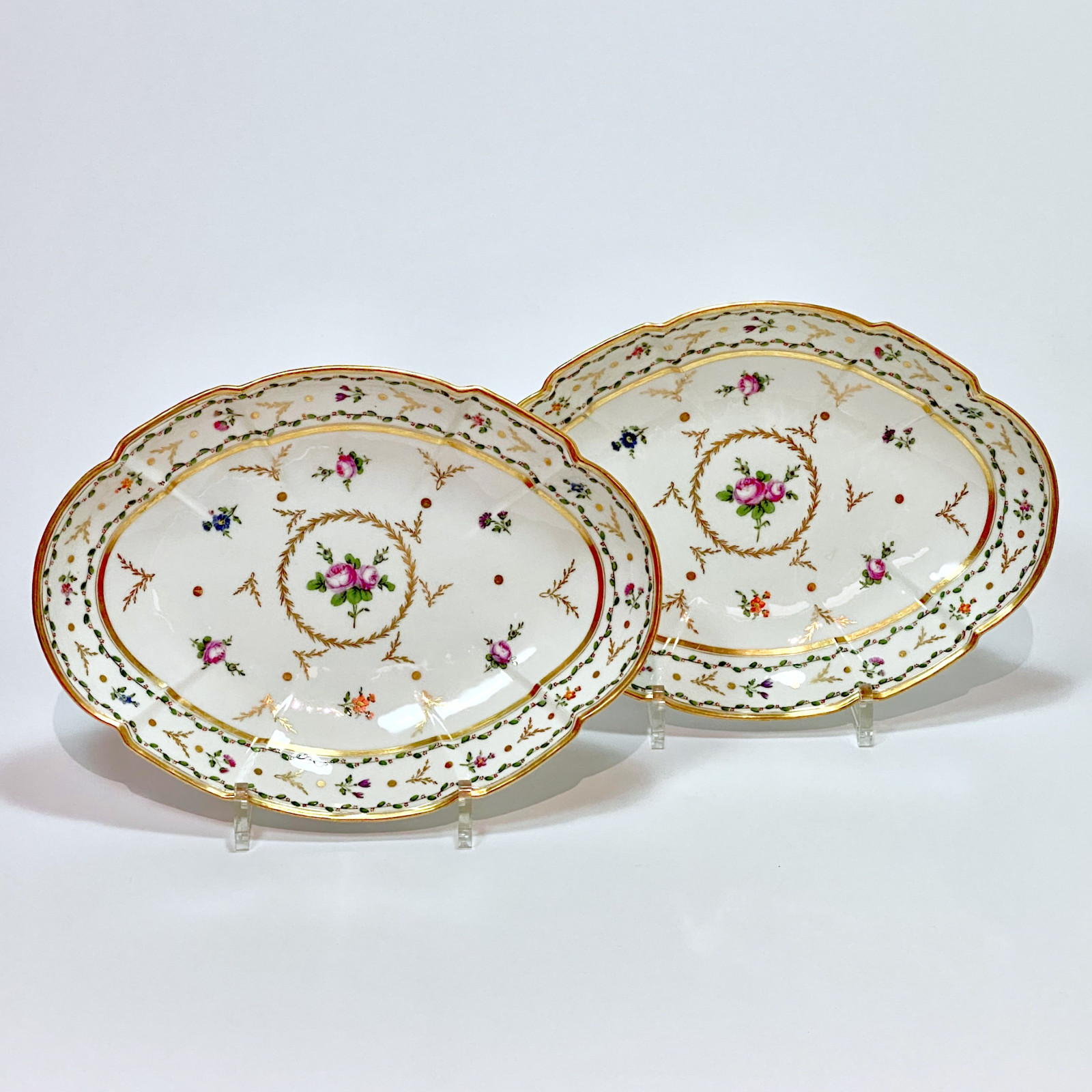 Manufacture du Duc d'Angoulême - Paire de plats en porcelaine - XVIIIe siècle