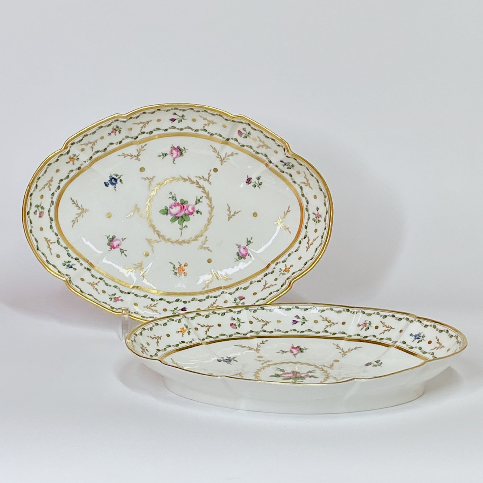 Manufacture du Duc d'Angoulême - Paire de plats en porcelaine - XVIIIe siècle