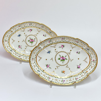 Manufacture du Duc d'Angoulême - Pair of porcelain dishes - Eighteenth century