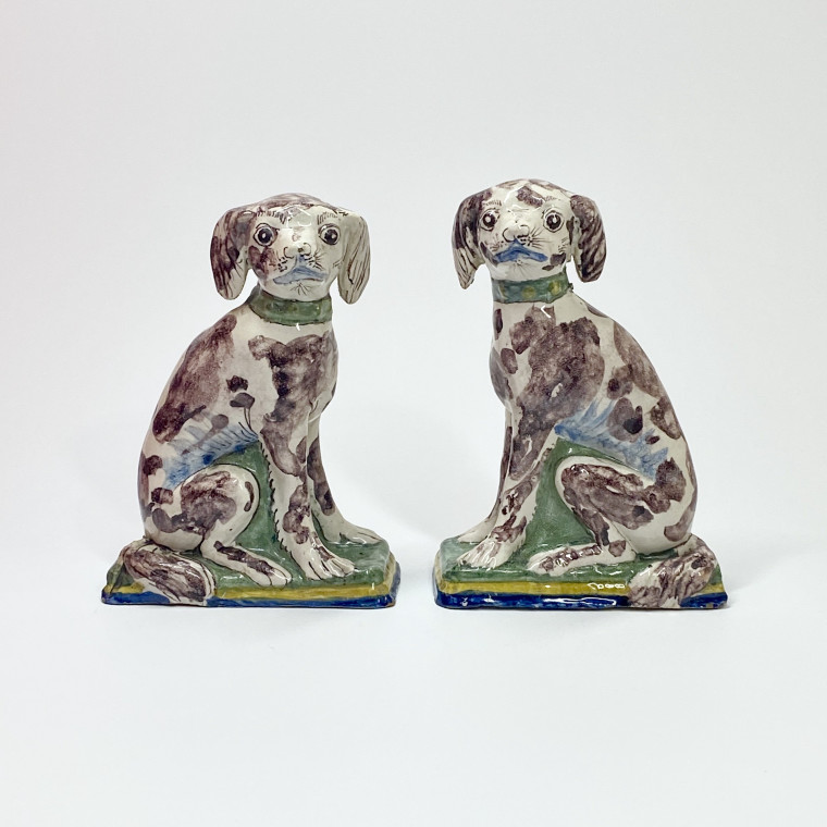 Nord de la France - Paire de tirelires figurant des chiens - XVIIIe siècle