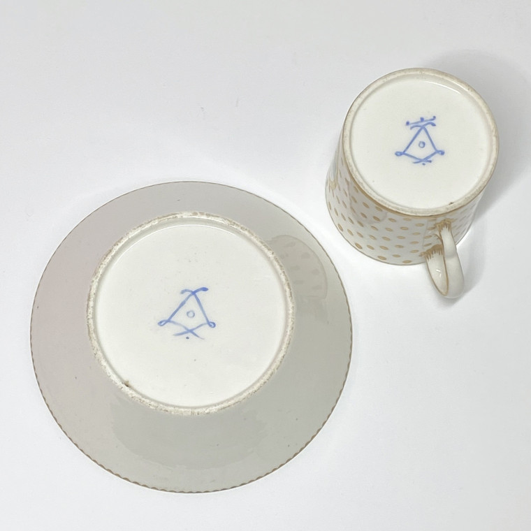 Gobelet litron en porcelaine tendre de Sèvres - XVIIIe siècle