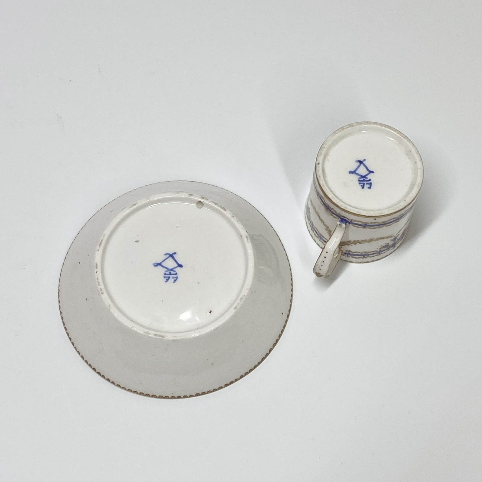 Cup and saucer "Mignonnette" in soft Sèvres porcelain - Eighteenth century