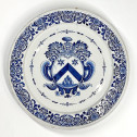 Rouen - Grand plat à décor d’armoiries - Premier tiers du XVIIIe siècle