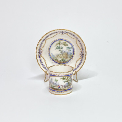 Tasse mignonnette en porcelaine tendre de Sèvres - XVIIIe siècle