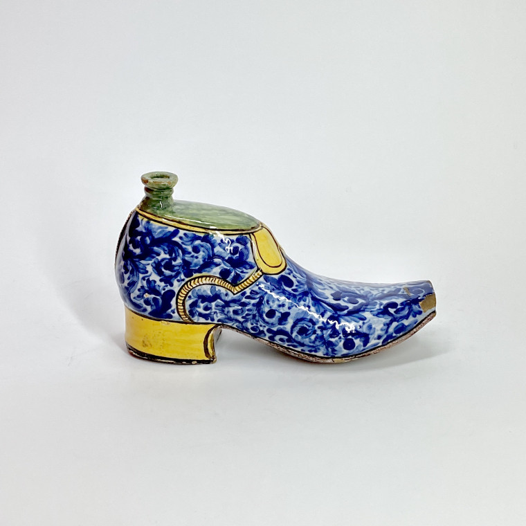 Caltagirone (Sicile) - Gourde en forme de soulier - Fin du XVIIe Début du XVIIIe siècle.