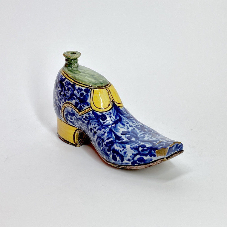 Caltagirone (Sicile) - Gourde en forme de soulier - Fin du XVIIe Début du XVIIIe siècle.