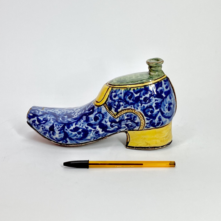 Caltagirone (Sicile) - Gourde en forme de soulier - Fin du XVIIe Début du XVIIIe siècle.