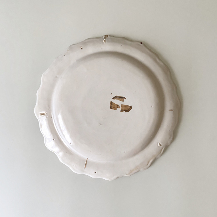 Moustiers earthenware plate - Manufacture de Ferrat - Eighteenth century