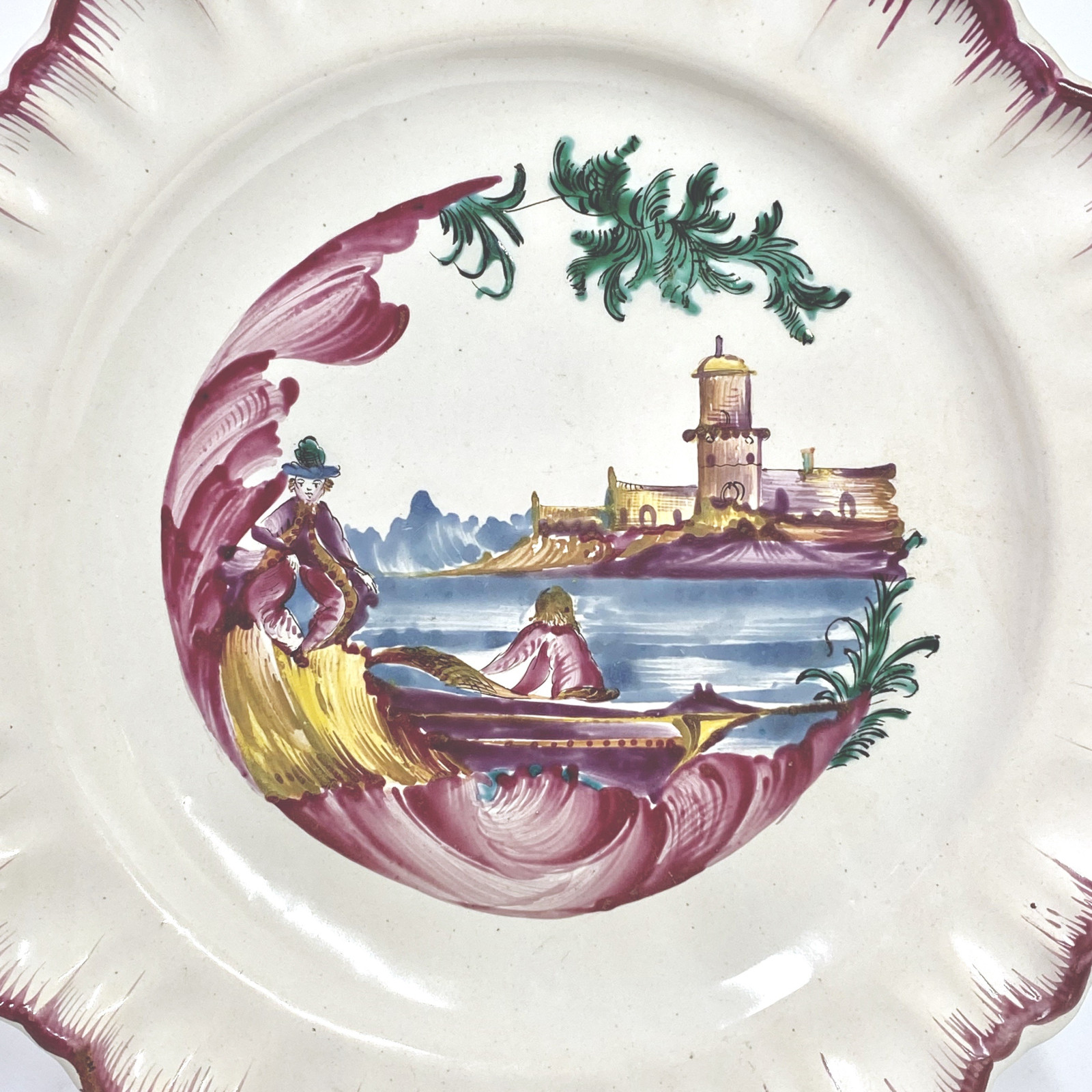 Assiette en faïence de Moustiers - Manufacture de Ferrat - XVIIIe siècle