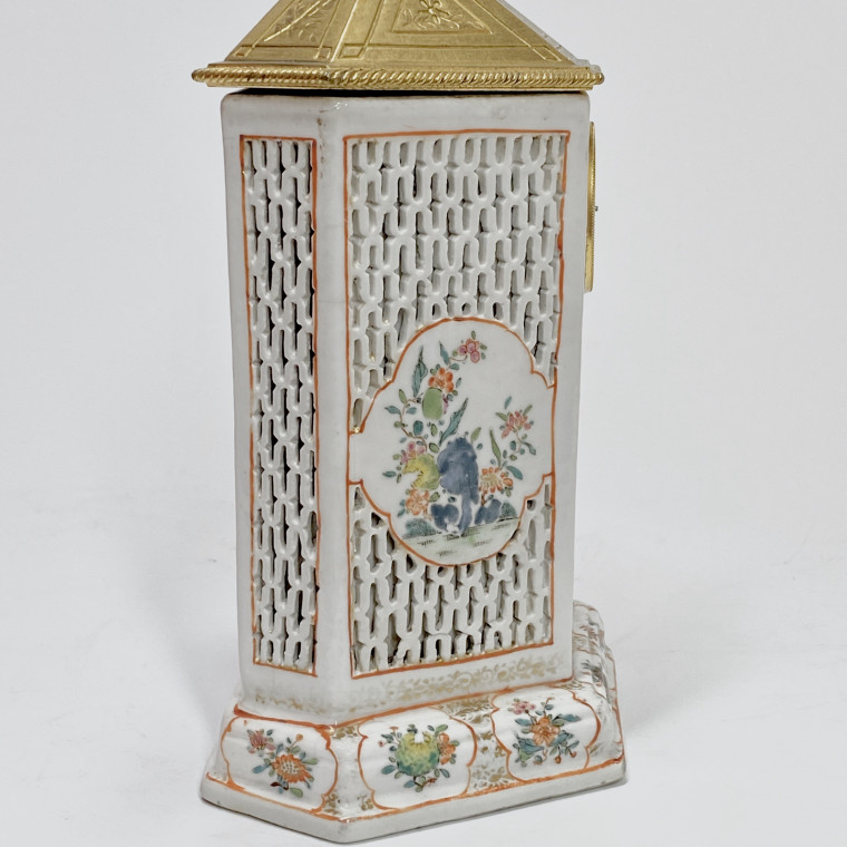 Chine - Petite pendule en porcelaine - Époque Qianlong (1736 - 1795)