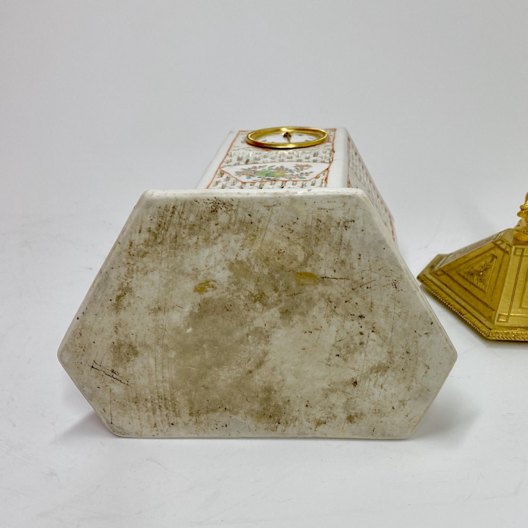 Chine - Petite pendule en porcelaine - Époque Qianlong (1736 - 1795)