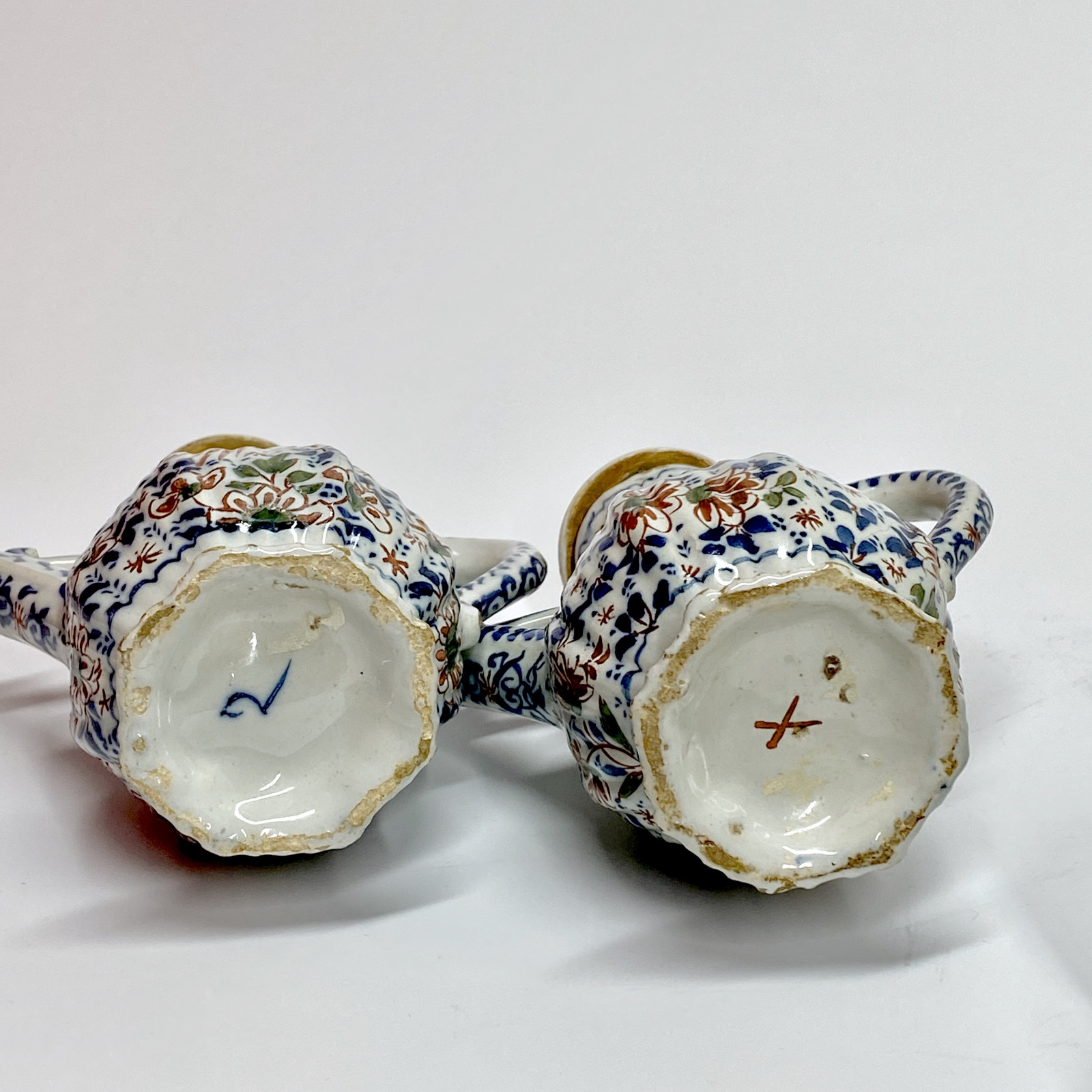 Delft - Rare porte-Huilier polychrome à trois compartiments - XVIIIe siècle