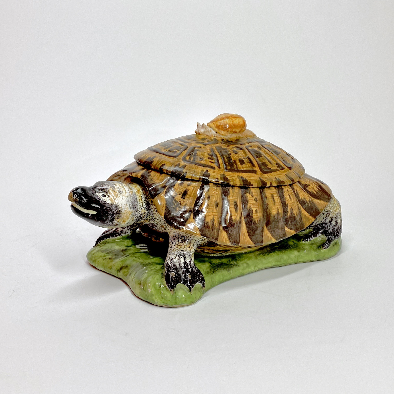 Strasbourg - Tortue en trompe l’oeil - Manufacture Paul Hannong, vers 1750-1754