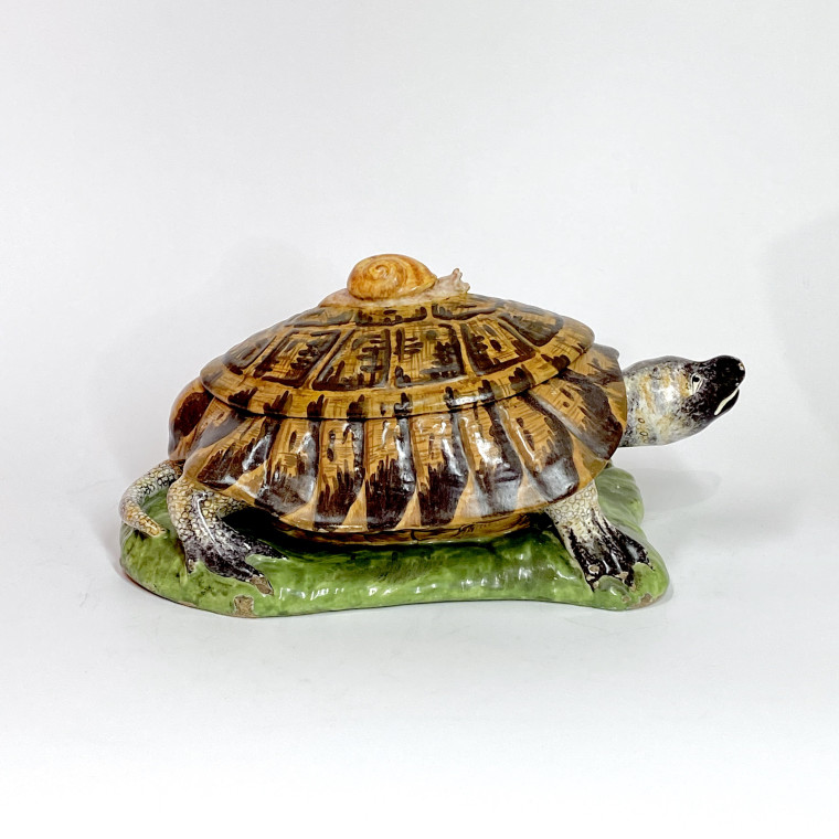 Strasbourg - Tortoise with trompe l'oeil - Manufacture Paul Hannong, about 1750-1754