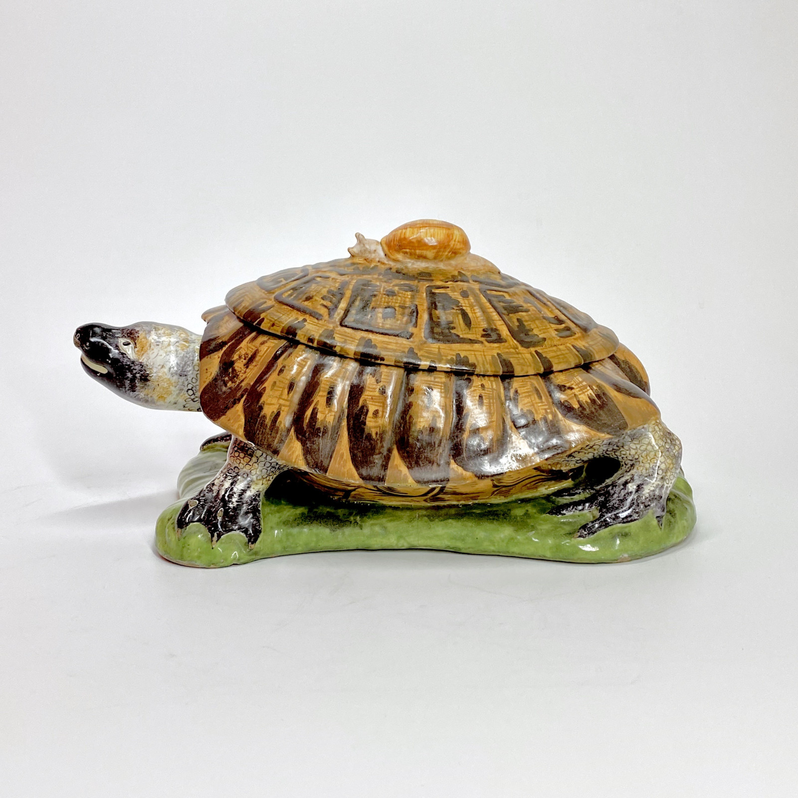 Strasbourg - Tortue en trompe l’oeil - Manufacture Paul Hannong, vers 1750-1754