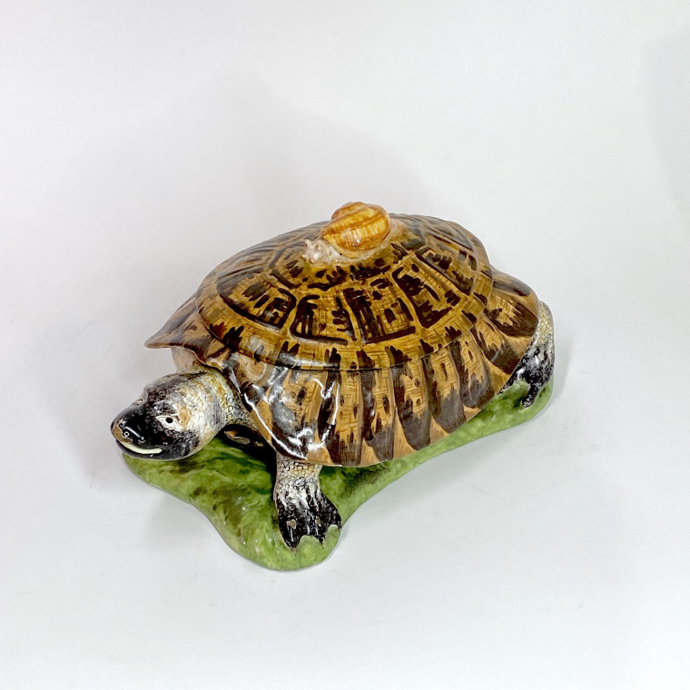 Strasbourg - Tortoise with trompe l'oeil - Manufacture Paul Hannong, about 1750-1754