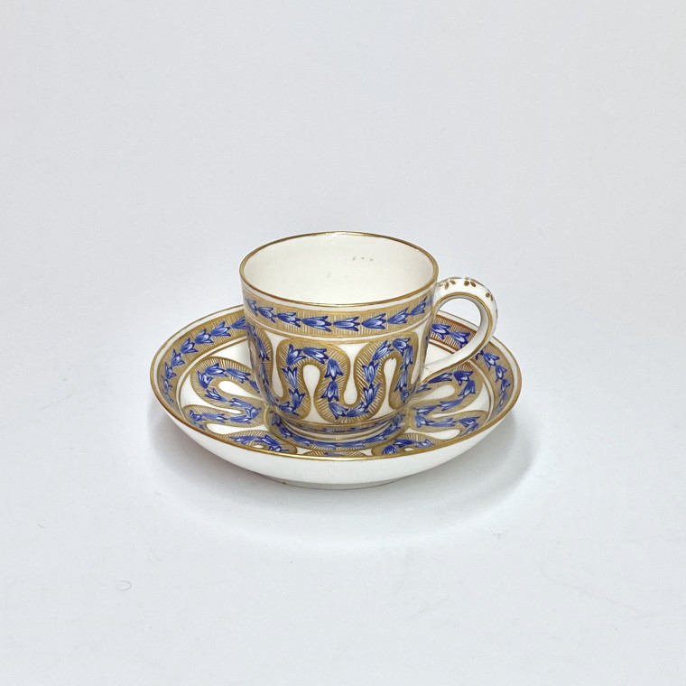 SÈVRES – Tasse et sa soucoupe dit "Gobelet Bouillard" - XVIIIe siècle
