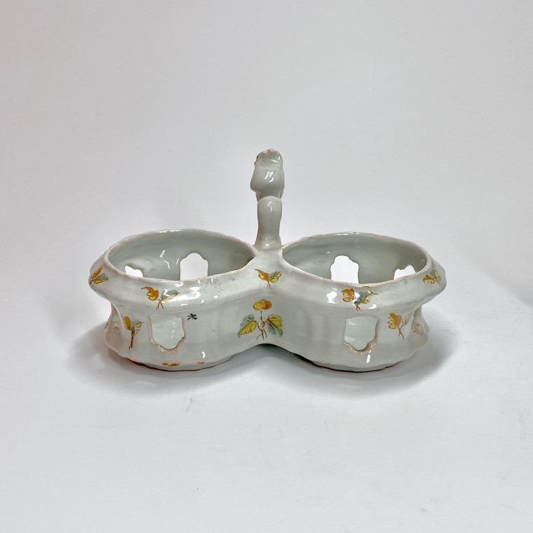 Alcora - Porte-huilier et ses burettes à décor polychrome - XVIIIe siècle