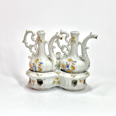 Alcora - Porte-huilier et ses burettes à décor polychrome - XVIIIe siècle