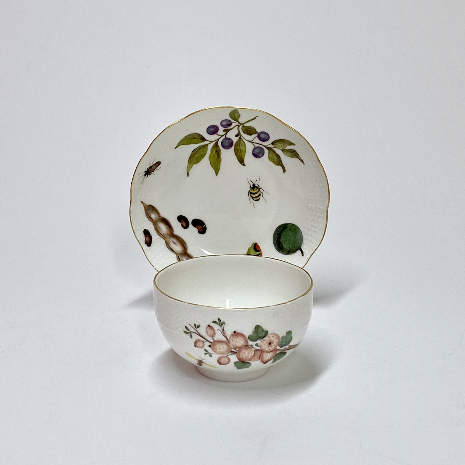 Meissen - Tasse et sa soucoupe à décor de légumes et insectes - XVIIIe siècle - vers 1745-1750