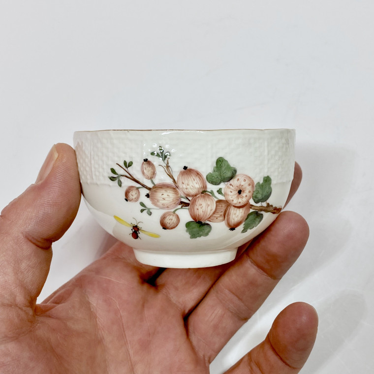 Meissen - Tasse et sa soucoupe à décor de légumes et insectes - XVIIIe siècle - vers 1745-1750