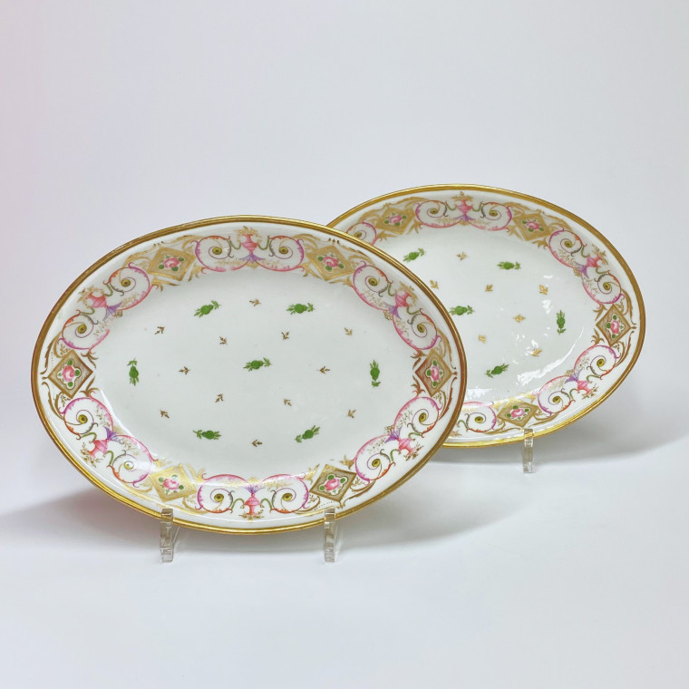 Paris - Porcelaine de Nast - Paire de petits plats ovales - Vers 1800