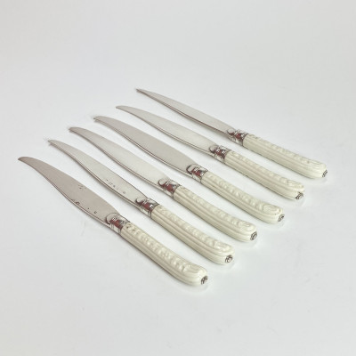Saint-Cloud - Suite de six couteaux émaillés blancs - XVIIIe siècle - vers 1740