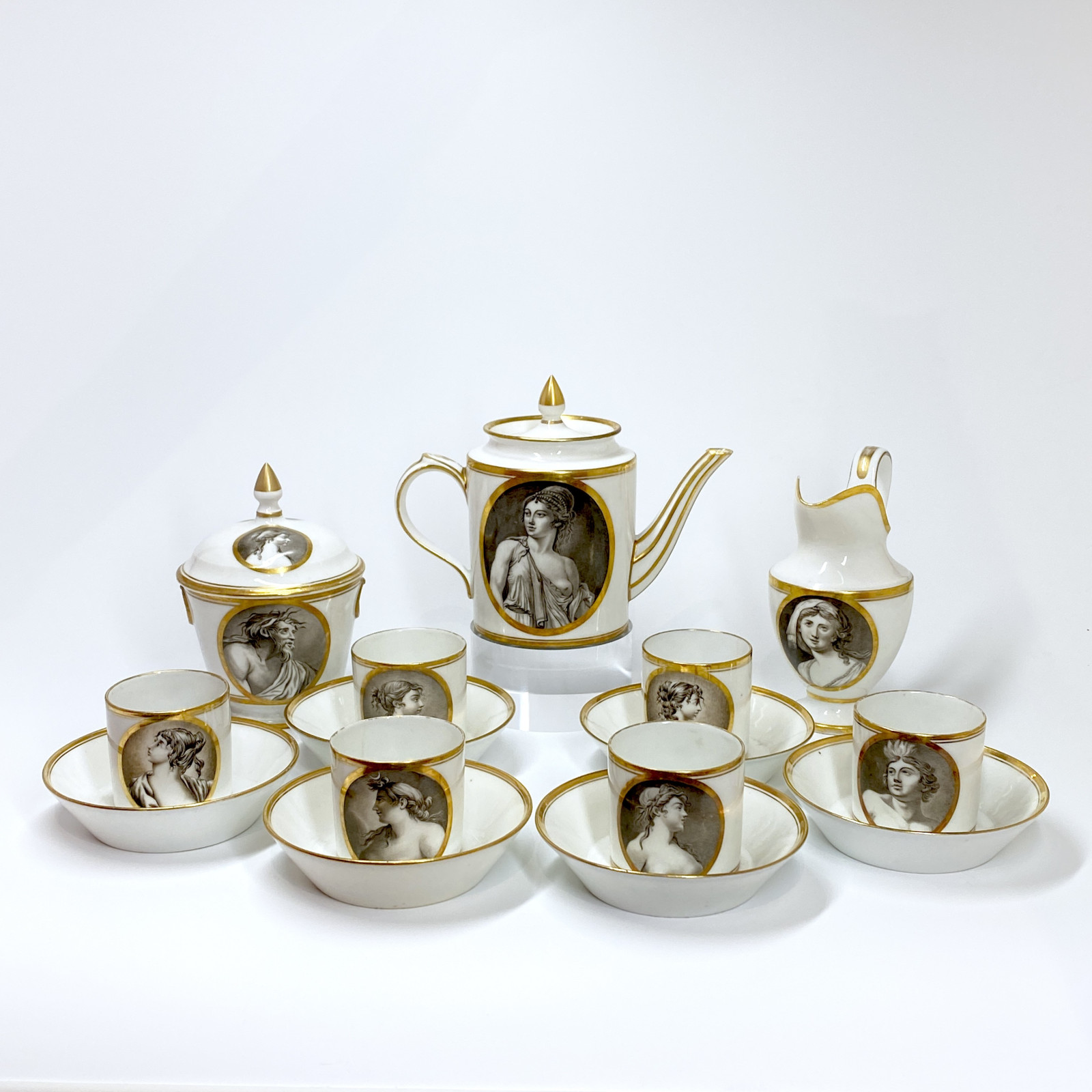 Service à café en porcelaine à décor en grisaille - Paris - Manufacture de Locré - Époque directoire.