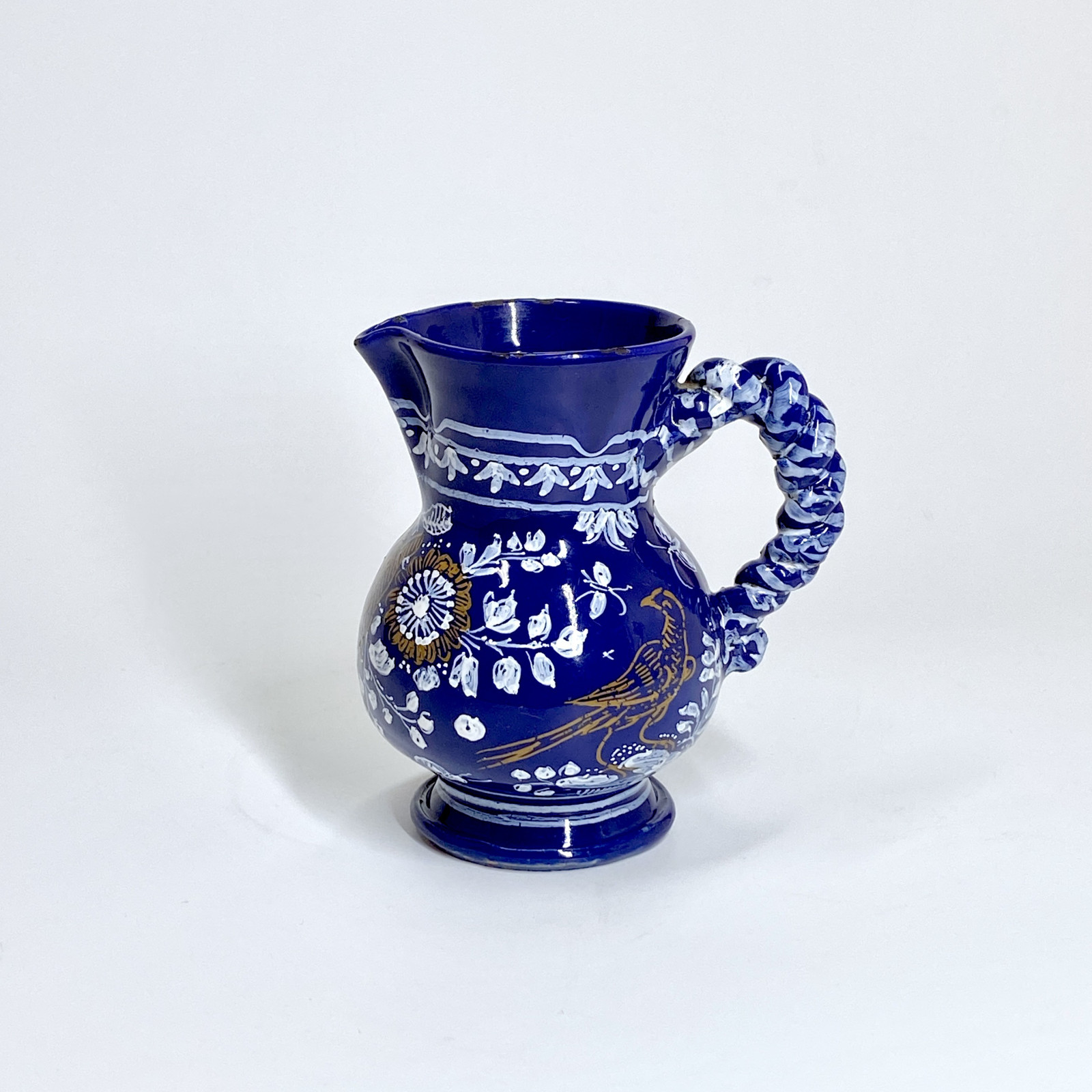 Nevers - Petit pichet en faïence à fond bleu persan - XVIIe siècle - Vers 1650