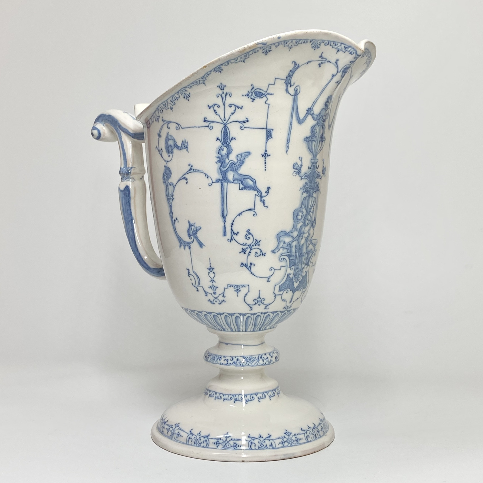 Montpellier - Ewer with Bérain decoration - Fabrique Ollivier - Beginning of the eighteenth century