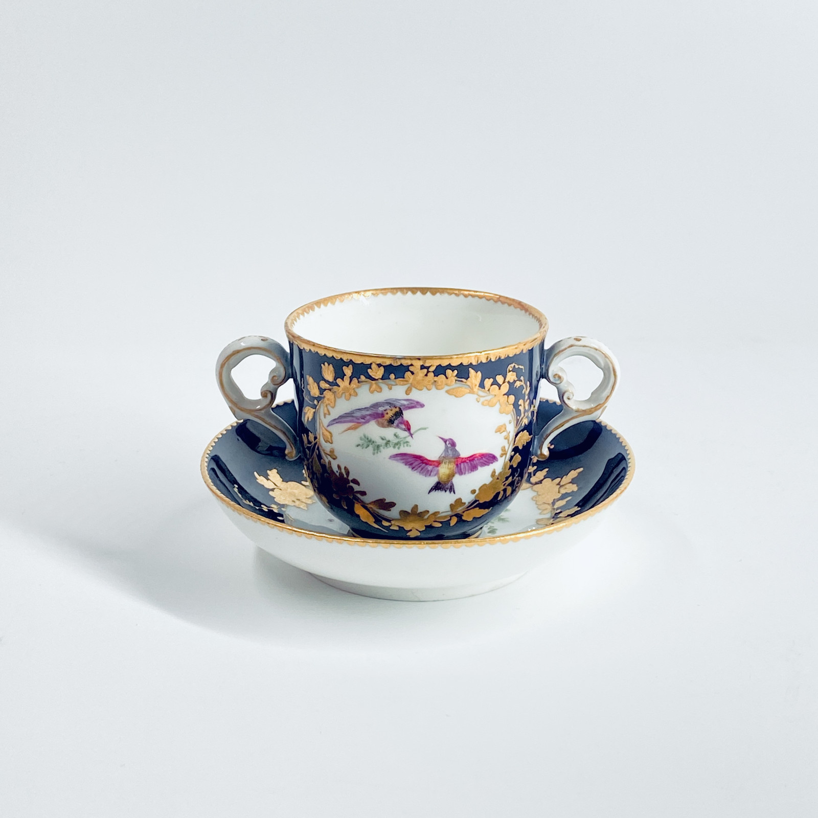 Vincennes-Sèvres - Toilet cup decorated with flying birds - Eighteenth century