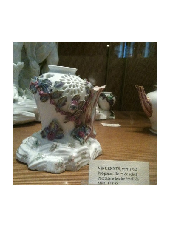 Vincennes - Vase pot-pourri polychrome - XVIIIe siècle