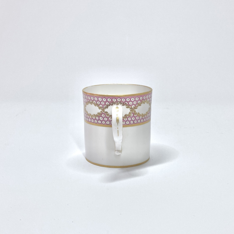 Sèvres – Tasse et sa soucoupe à décor de scènes maritimes - XVIIIe siècle