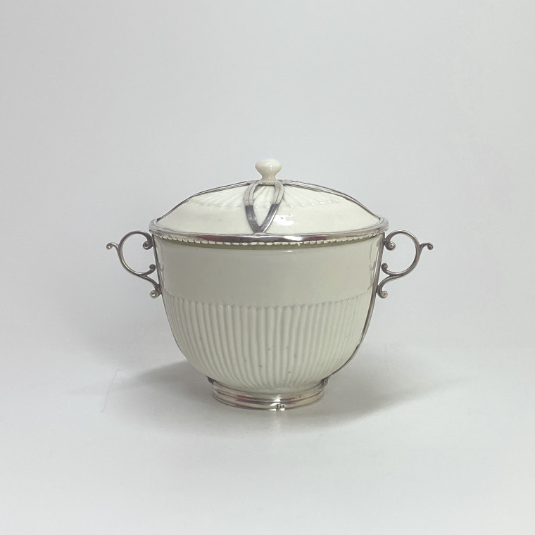 Saint-Cloud - Pot couvert monté en argent - XVIIIe siècle