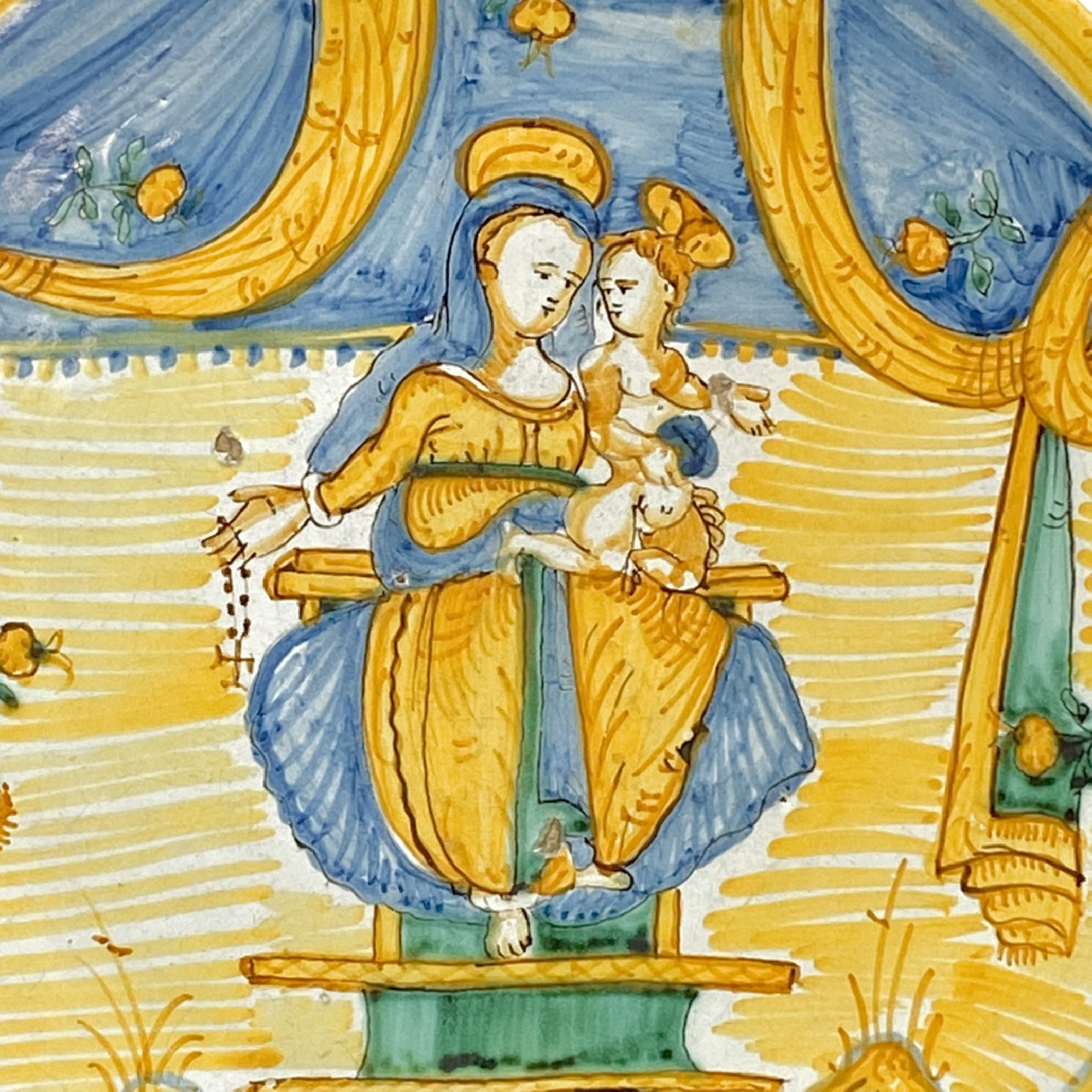 Deruta - Plat en majolique décoré de la vierge à l'enfant - XVIIe siècle