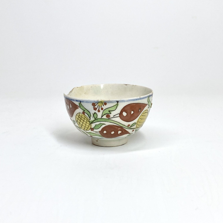 Kütahya - Two goblets and a cup with stylized polychrome decoration - Eighteenth century