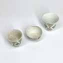 Kütahya - Deux gobelets et une tasse à décor polychrome stylisé -  XVIIIe siècle