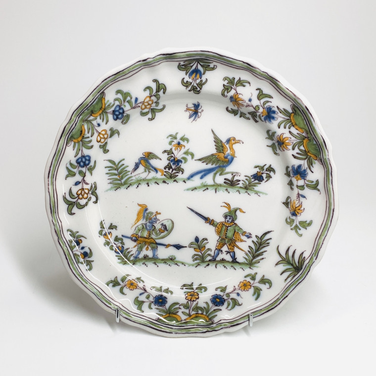 Moustiers - Assiette à décor aux grotesques - XVIIIe siècle