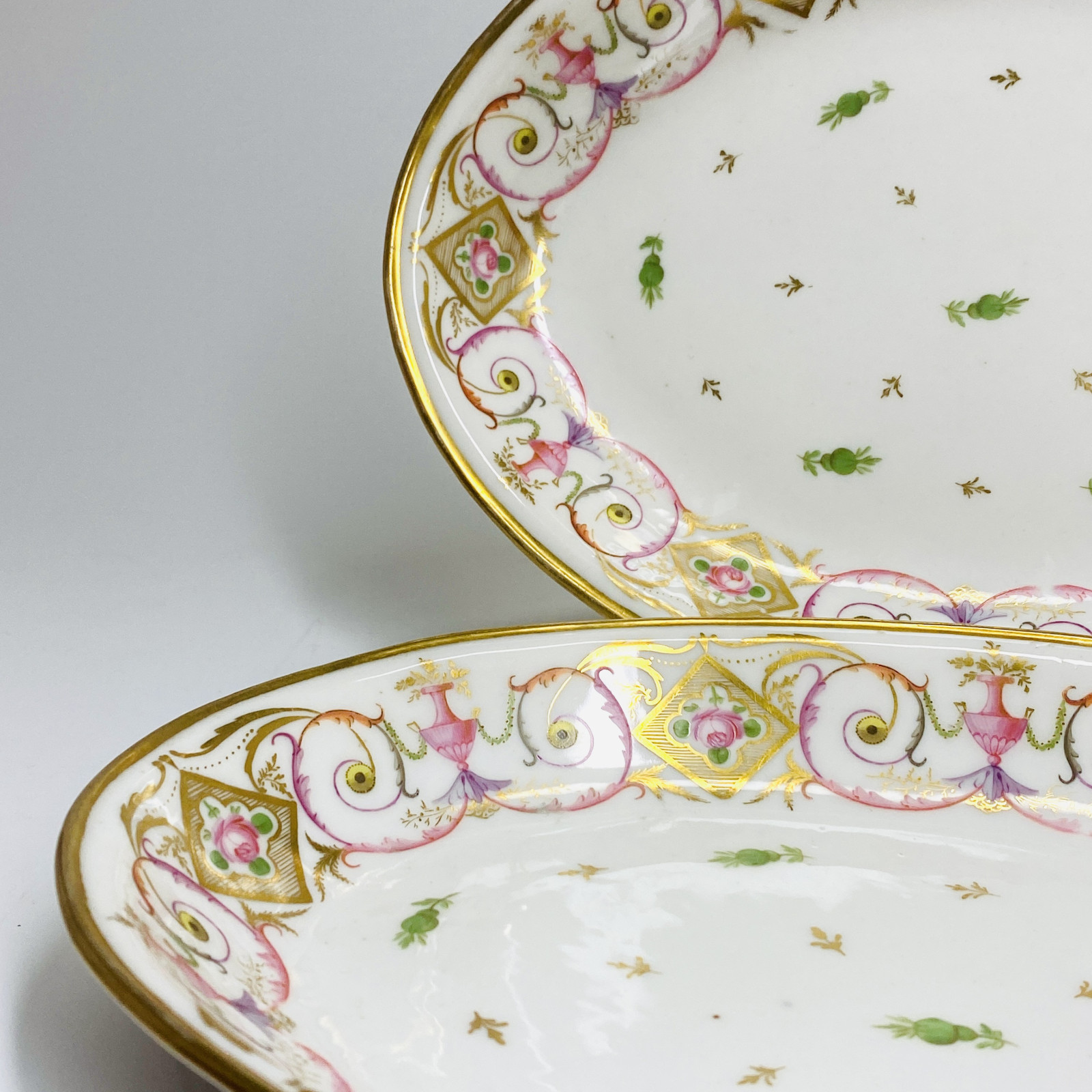 Paris - Porcelain Nast - Pair of small flat ovals - Around 1800