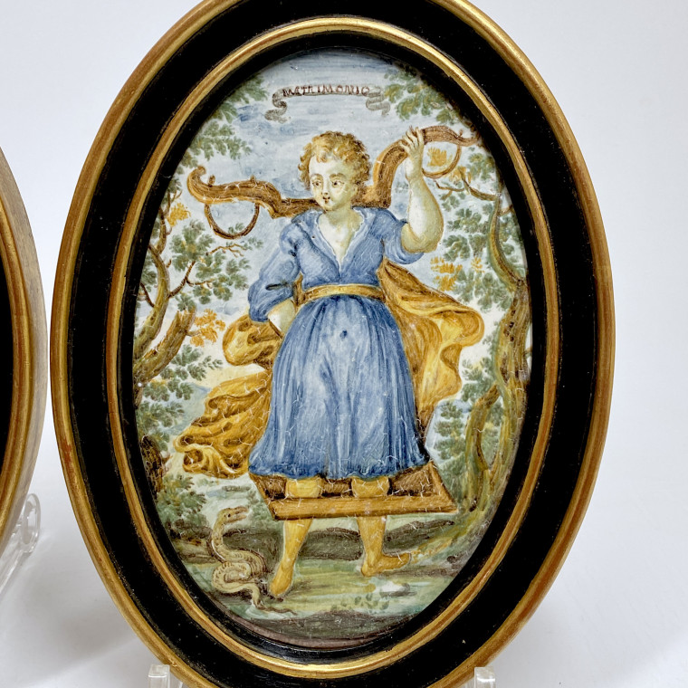 Castelli - Paire de plaques ovales figurant les allégories du mariage et de la servitude - XVIIIe siècle