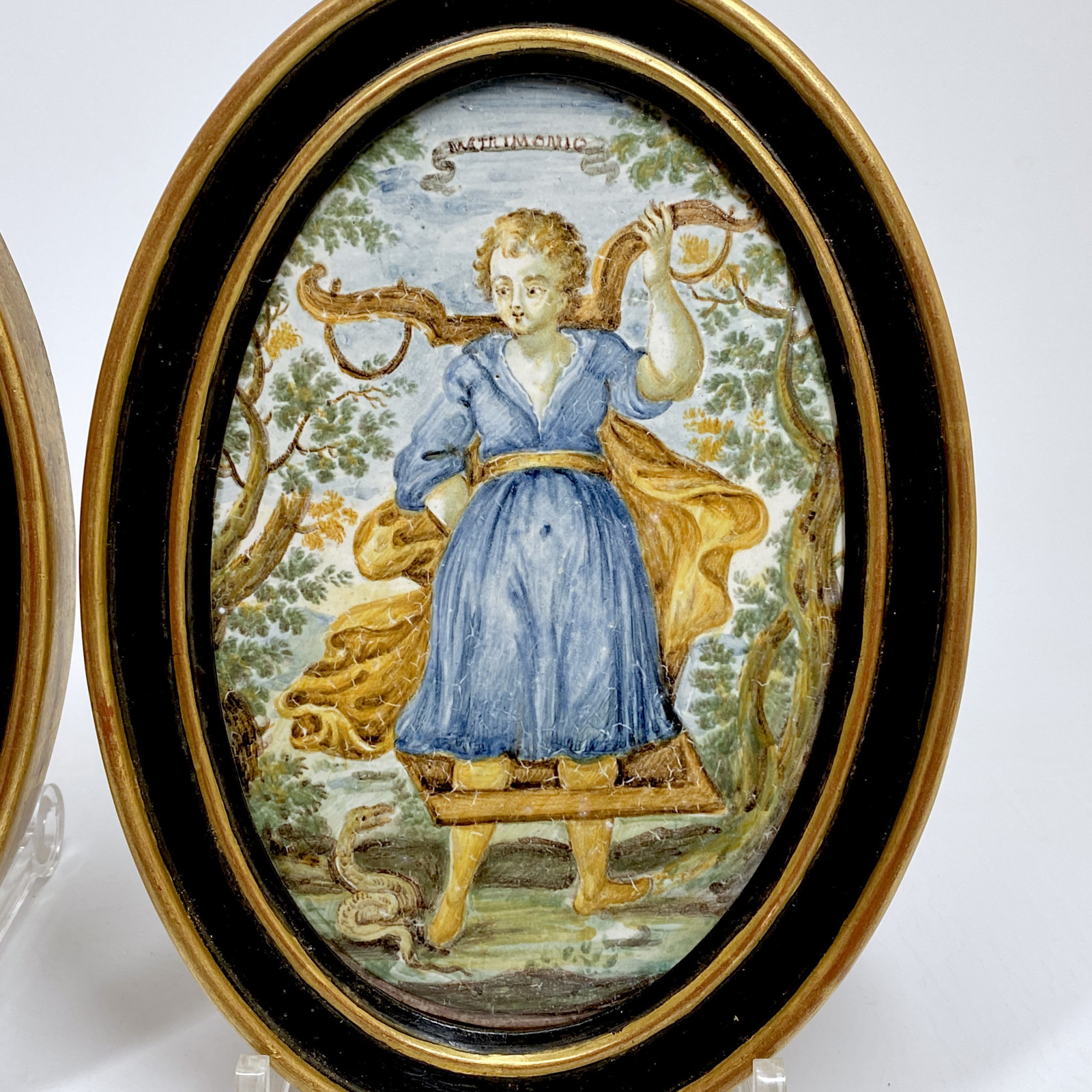 Castelli - Paire de plaques ovales figurant les allégories du mariage et de la servitude - XVIIIe siècle