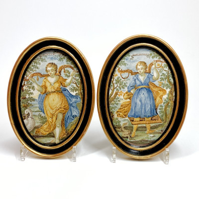 Castelli - Pair of oval plaques depicting the allegories of marriage and servitude - Eighteenth century