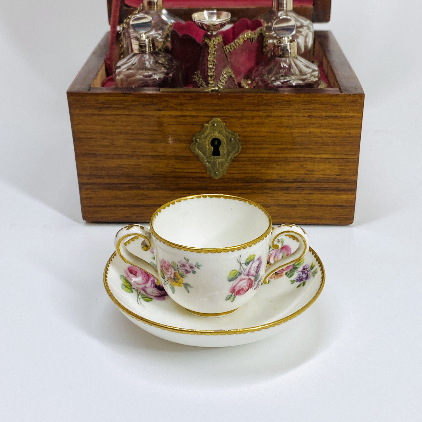 Coffret à parfum de voyage d'époque Louis XVI
