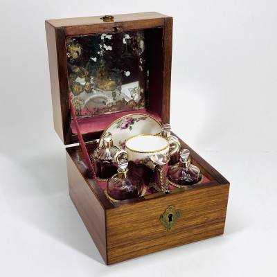 Coffret à parfum de voyage d'époque Louis XVI